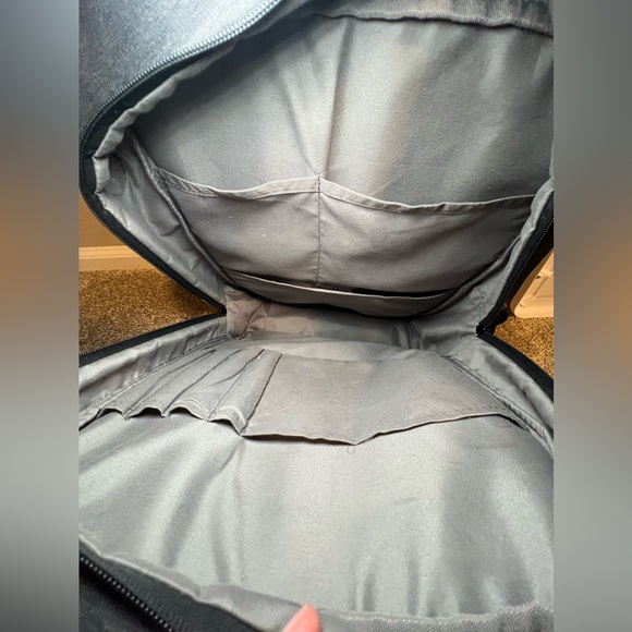 Multi-pocket tech bookbag/backpack - Picture 4 of 8